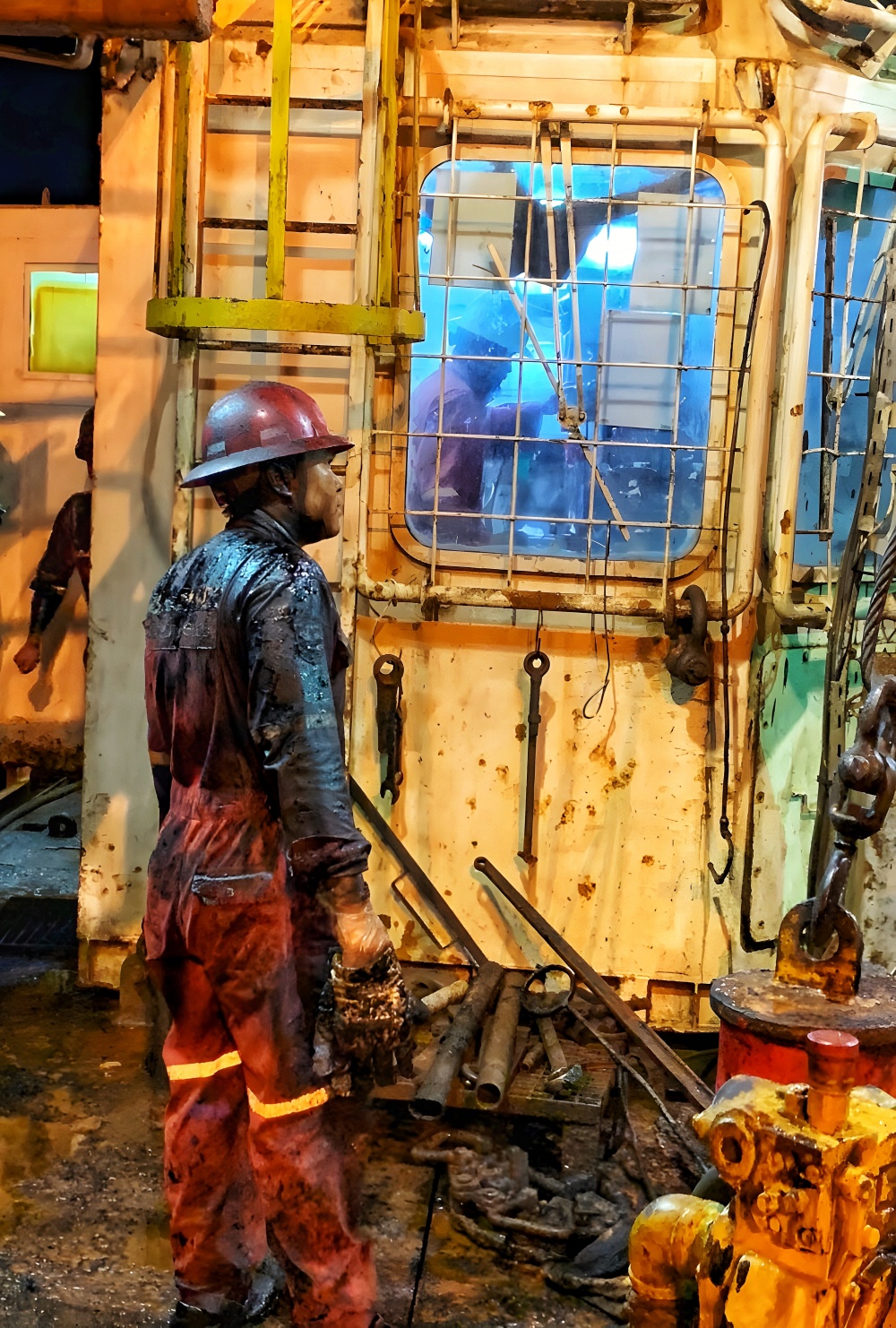 Tác phẩm dự thi "Petrovietnam trong tôi": Bộ ảnh : “Công tác thực hiện nứt vỉa thủy lực để tăng cường khai thác dầu”, tác giả Phạm Minh Cường (Vietsvovpetro) Tác phẩm dự thi "Petrovietnam trong tôi": Bộ ảnh : “Công tác thực hiện nứt vỉa thủy lực để tăng cường khai thác dầu”, tác giả Phạm Minh Cường (Vietsvovpetro)