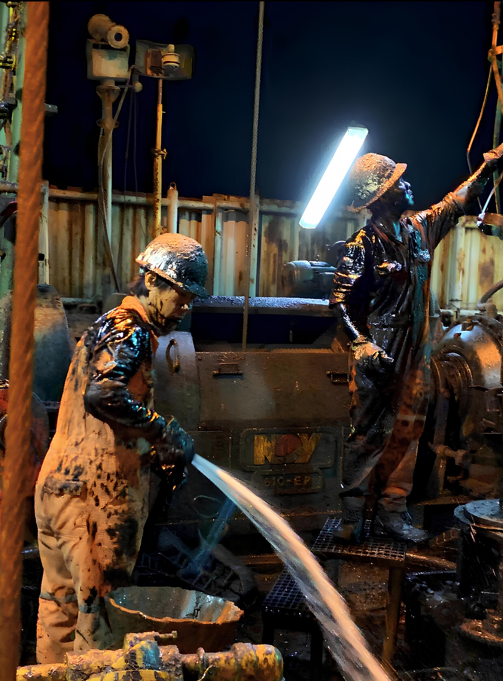 Tác phẩm dự thi "Petrovietnam trong tôi": Bộ ảnh : “Công tác thực hiện nứt vỉa thủy lực để tăng cường khai thác dầu”, tác giả Phạm Minh Cường (Vietsvovpetro) Tác phẩm dự thi "Petrovietnam trong tôi": Bộ ảnh : “Công tác thực hiện nứt vỉa thủy lực để tăng cường khai thác dầu”, tác giả Phạm Minh Cường (Vietsvovpetro)