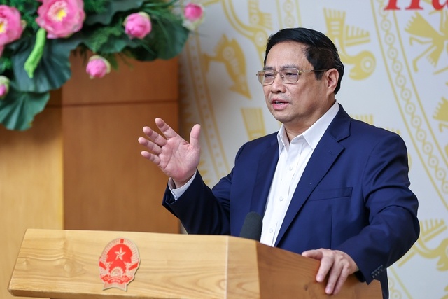 Thủ tướng yêu cầu tiếp tục tiết giảm chi phí, tăng cường chuyển đổi số, giảm lãi suất