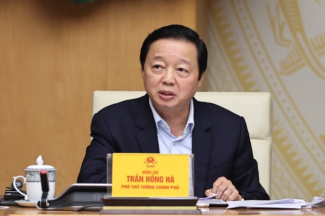 Thủ tướng yêu cầu tiếp tục tiết giảm chi phí, tăng cường chuyển đổi số, giảm lãi suất