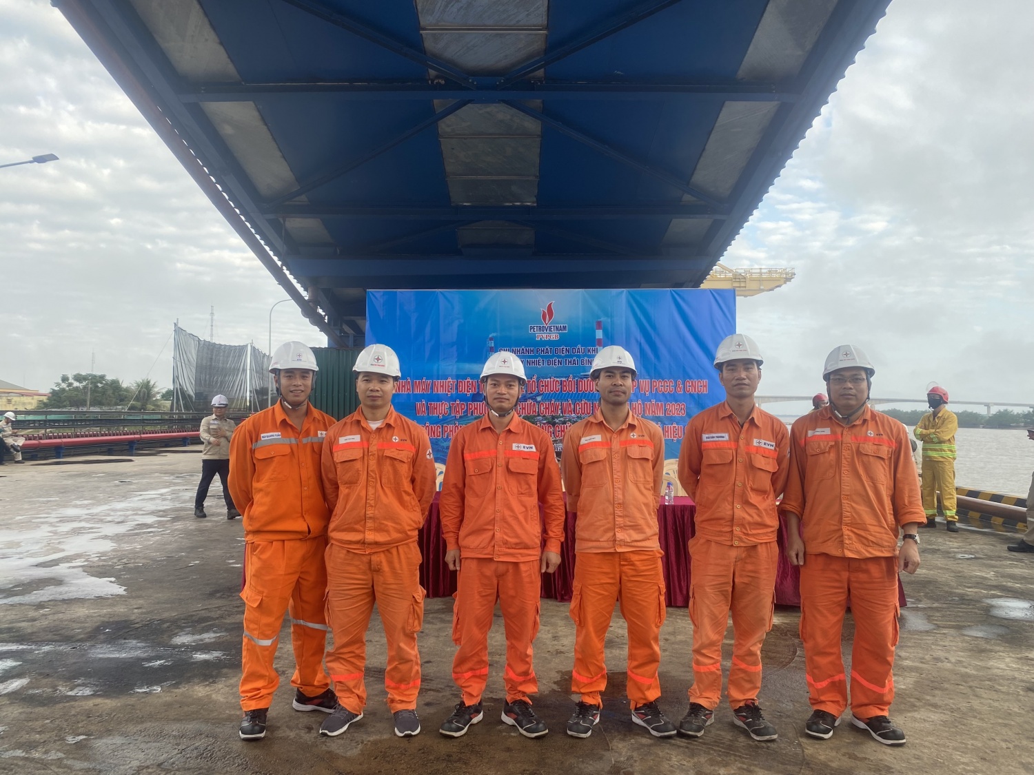Nhà máy Nhiệt điện Thái Bình 2 diễn tập chữa cháy cảng nhập nhiên liệu