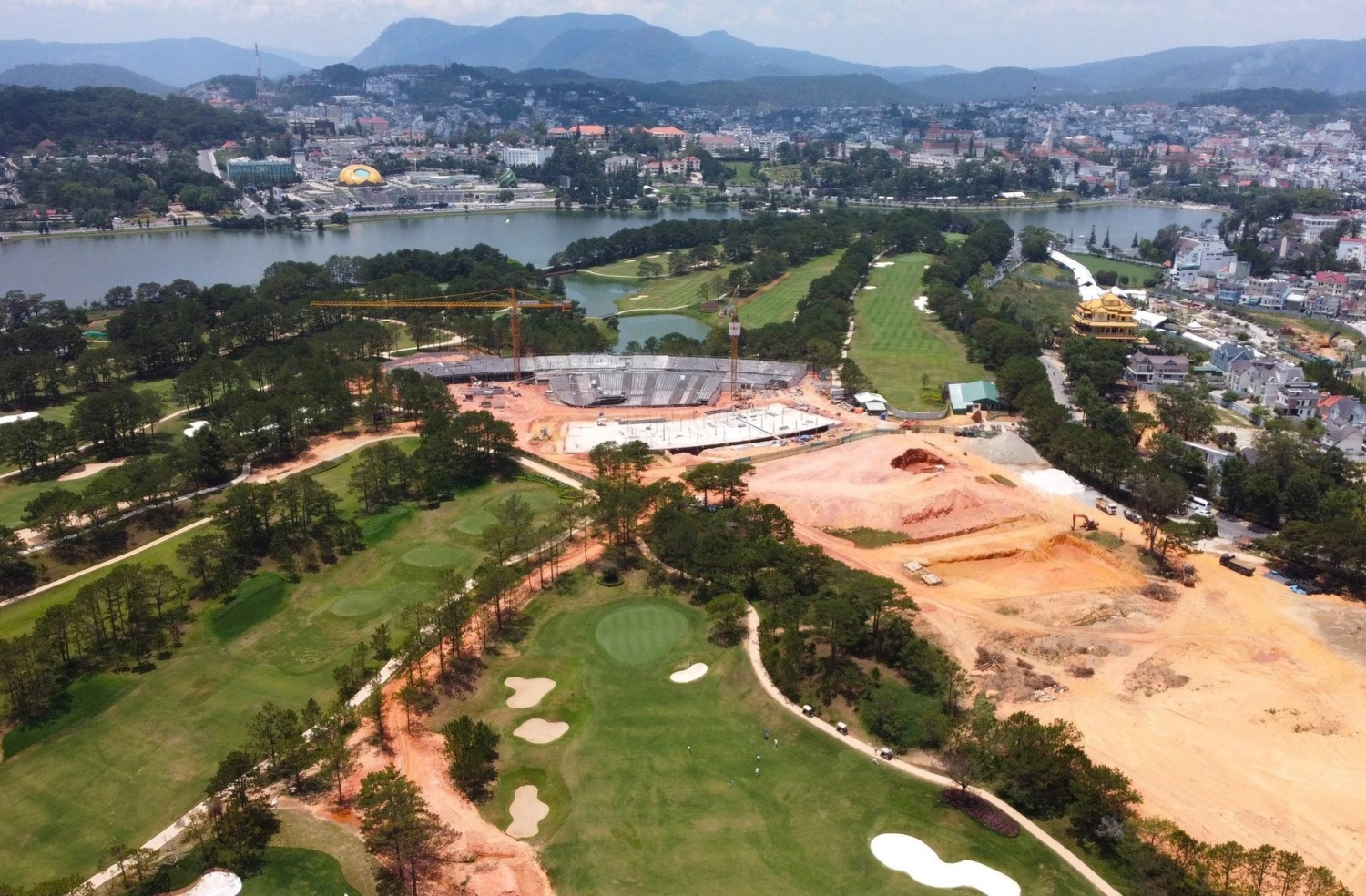 Tin bất động sản ngày 22/1: Trả hồ sơ xin cấp phép cho tòa nhà CLB golf ở Đồi Cù - Đà Lạt