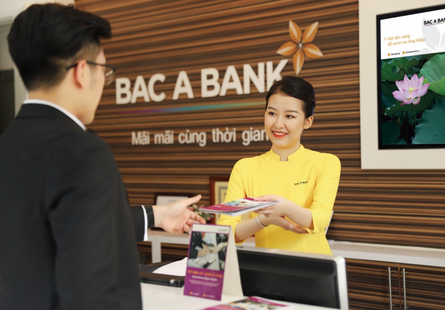 Tin ngân hàng ngày 29/1: Dự báo lãi suất duy trì vùng đáy cả năm 2024