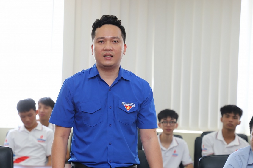 Đoàn Thanh niên Tập đoàn trao quà cho sinh viên và tuyên dương đảng viên là đoàn viên ưu tú của PVU