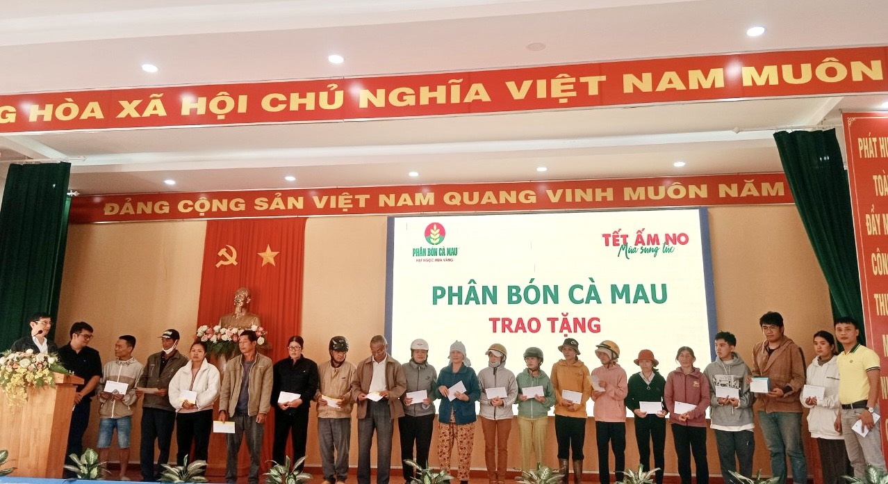 Phân bón Cà Mau mang “Tết ấm no – Mùa sung túc” đến nhà nông