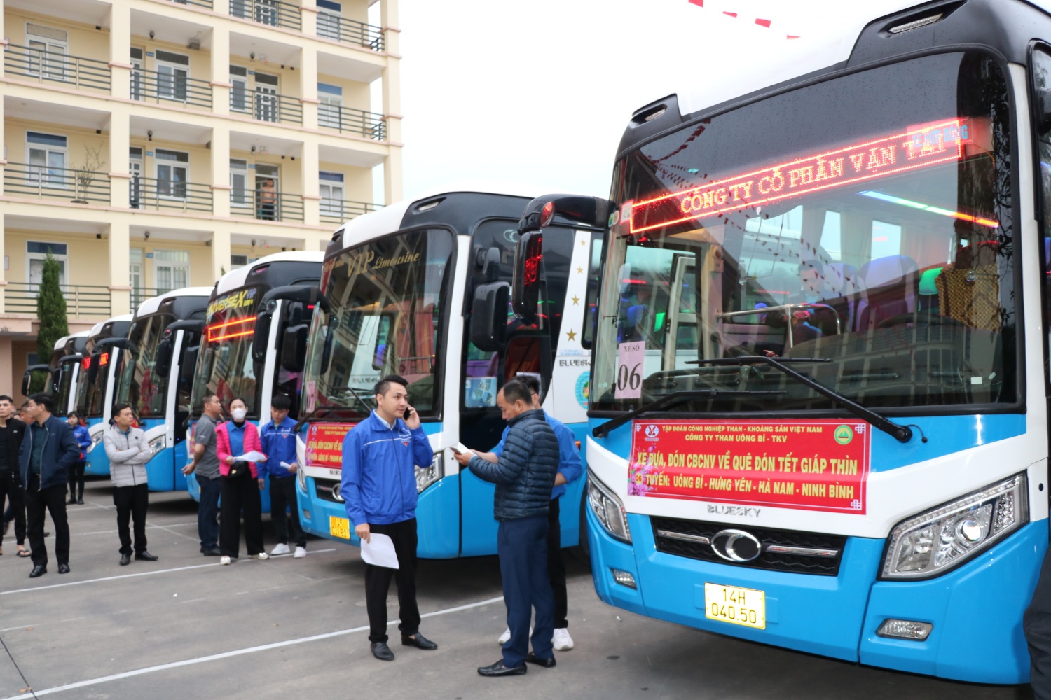 Các đơn vị khai thác than Miền Tây - Quảng Ninh đưa người lao động về quê đón Tết