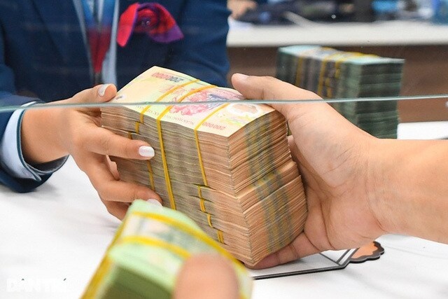 Tin ngân hàng ngày 20/2: Bổ sung quy định về rút tiền hàng loạt