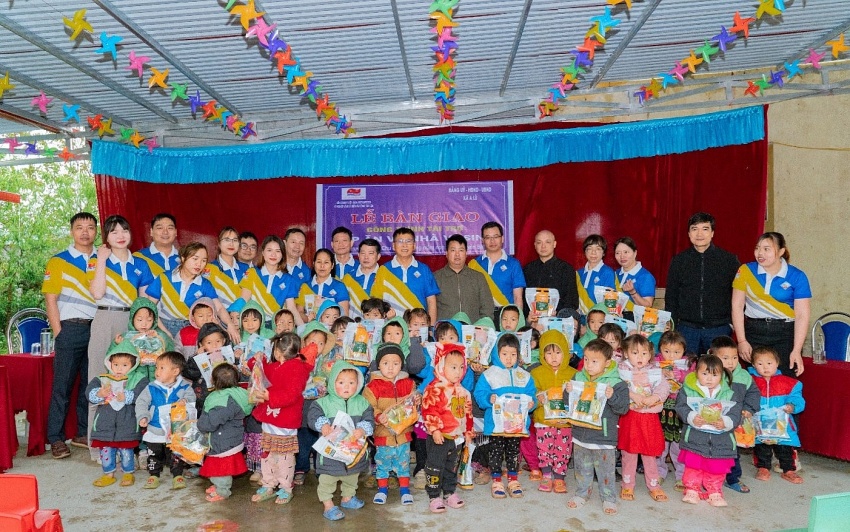 Xí nghiệp Vận tải biển Vietsovpetro thực hiện an sinh xã hội tại Lào Cai Xí nghiệp Vận tải biển Vietsovpetro tổ chức về nguồn và an sinh xã hội tại Lào Cai