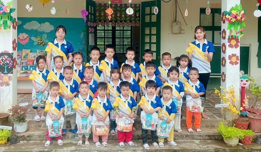 Xí nghiệp Vận tải biển Vietsovpetro thực hiện an sinh xã hội tại Lào Cai Xí nghiệp Vận tải biển Vietsovpetro tổ chức về nguồn và an sinh xã hội tại Lào Cai