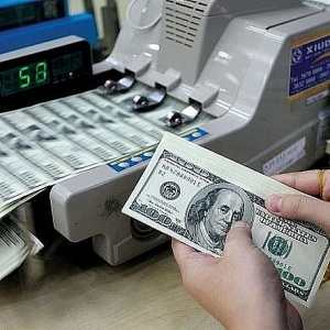 Tin tức kinh tế ngày 19/4: Ngân hàng Nhà nước bán ngoại tệ để hạ nhiệt tỷ giá