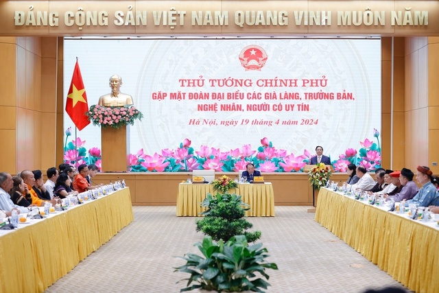 Thủ tướng gặp mặt các già làng, trưởng bản, nghệ nhân, người có uy tín