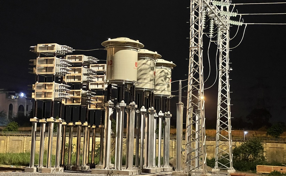 Hoàn thành lắp đặt tụ bù ngang của 8 trạm biến áp 220kV, sẵn sàng đảm bảo điện cho khu vực phía Bắc từ mùa nắng nóng 2024