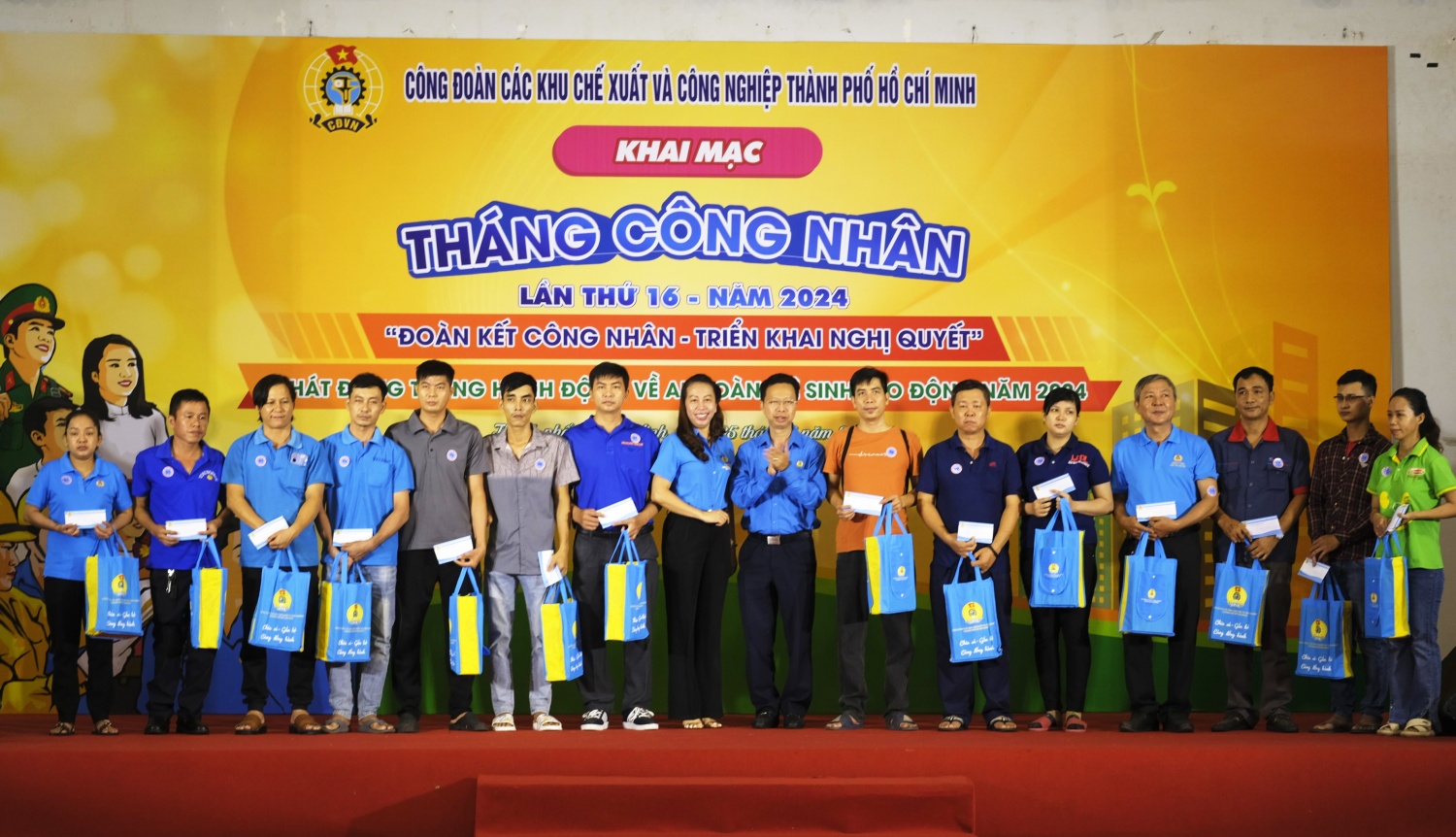 Hơn 2 tỷ đồng chăm lo cho đoàn viên, người lao động trong ngày khai mạc Tháng công nhân Hơn 2 tỷ đồng chăm lo cho người lao động trong ngày khai mạc Tháng Công nhân