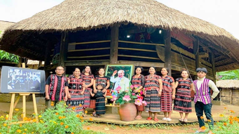 Hành trình “Theo dấu chân Người” tại Làng Văn hóa - Du lịch các dân tộc Việt Nam