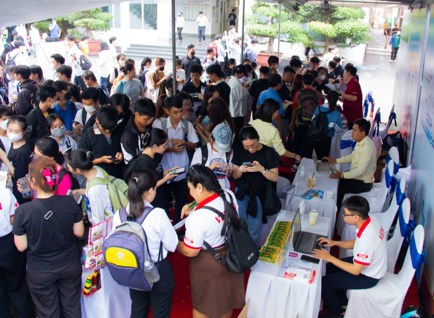 TP HCM: Hơn 10.000 vị trí việc làm cho sinh viên, người lao động TP HCM: Hơn 10.000 vị trí việc làm cho sinh viên, người lao động