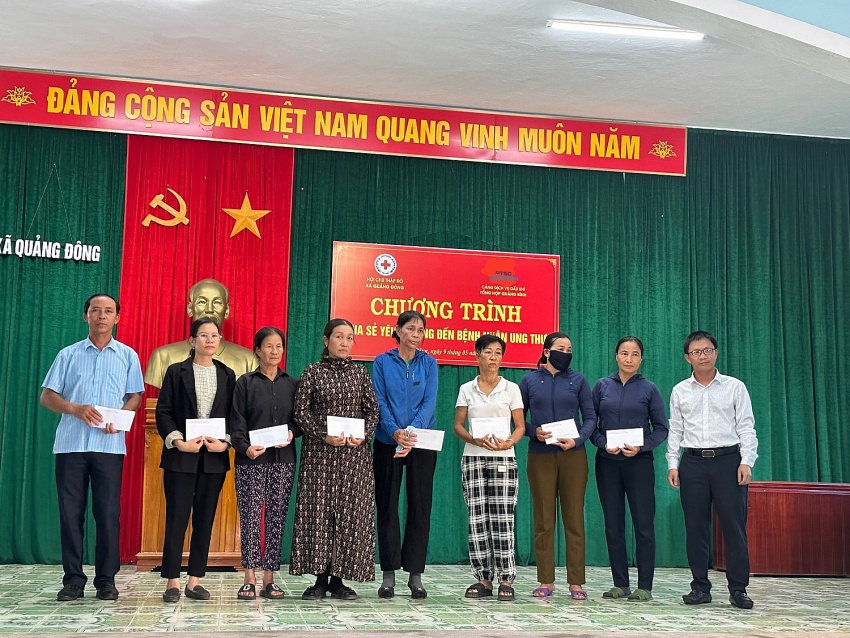 PTSC Quảng Bình chia sẻ yêu thương cùng bệnh nhân nghèo