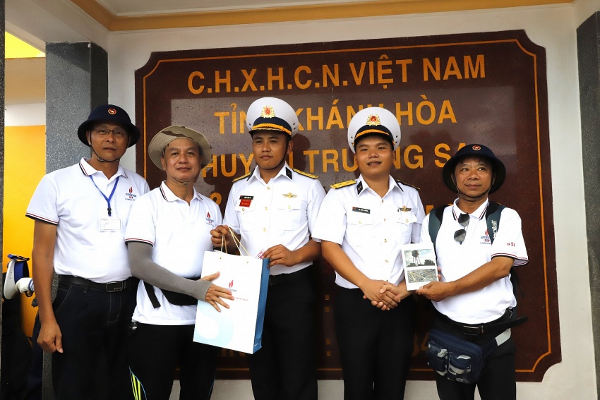 Đoàn công tác PV GAS tham gia chuyến thăm quân, dân huyện đảo Trường Sa và Nhà giàn DK1/9 (Ba Kè)