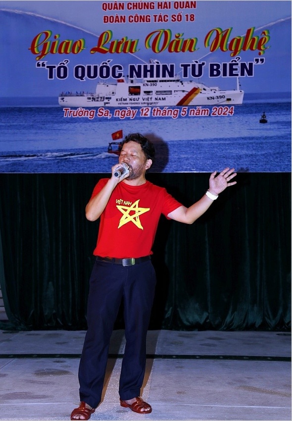 Đoàn công tác của Trường Đại học Dầu khí Việt Nam thăm, tặng quà, động viên quân dân trên quần đảo Trường Sa và Nhà giàn DK1/9 (Ba Kè) Đoàn công tác PVU thăm, tặng quà, động viên quân, dân trên quần đảo Trường Sa và Nhà giàn DK1/9 (Ba Kè)