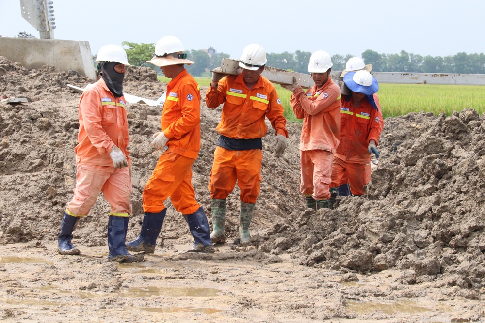 Chung sức “đua” tiến độ mạch 3