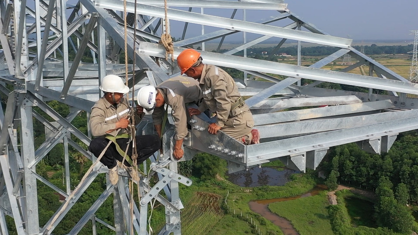 Chung sức “đua” tiến độ mạch 3