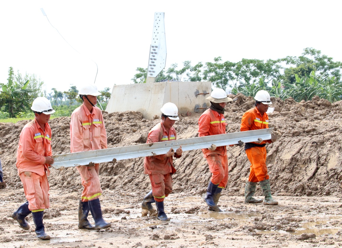 Chung sức “đua” tiến độ mạch 3