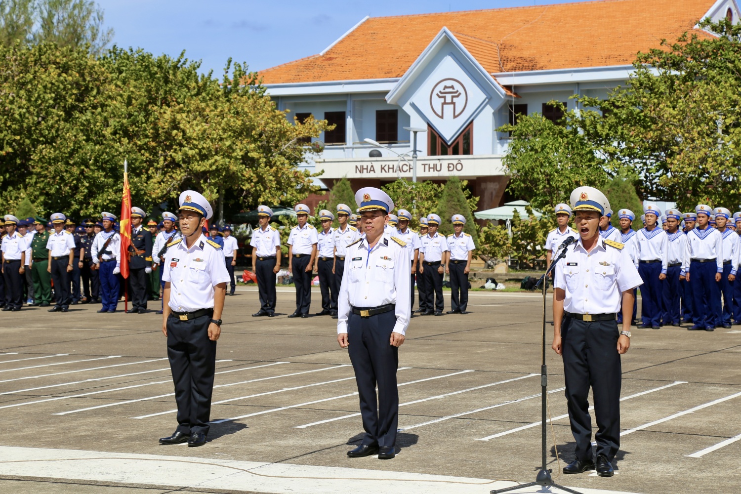Lễ chào cờ thiêng liêng ở Trường Sa
