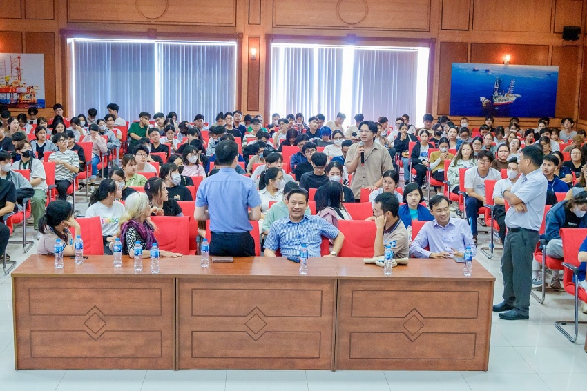 Sinh viên Trường Đại học Bách khoa TP Hồ Chí Minh tham quan, kiến tập tại Vietsovpetro