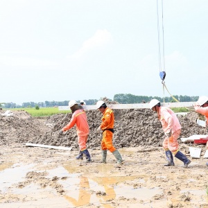 Vượt nắng gió, “đua” tiến độ đường dây 500kV mạch 3