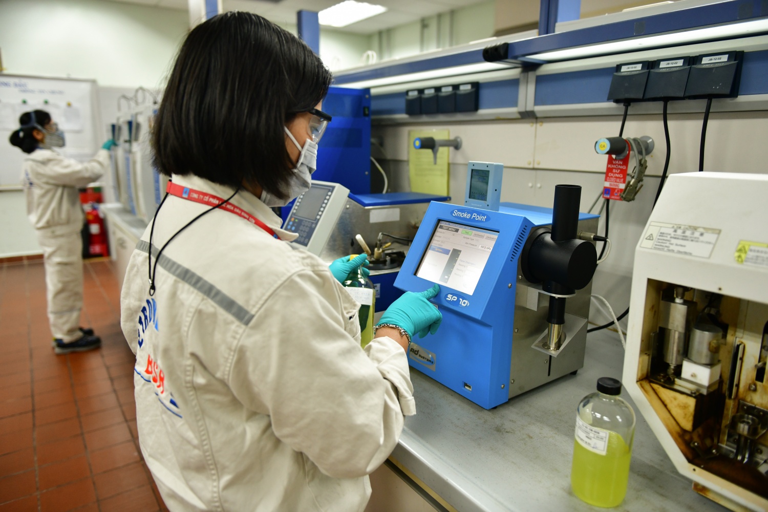 Qua thời gian hình thành và phát triển cùng NMLD Dung Quất, đội ngũ “những người gác cửa” – Ban QLCL của BSR đã chứng minh việc làm chủ công nghệ với hàng dài những phương pháp trong việc nghiên cứu, phân tích các sản phẩm trong lĩnh vực lọc hoá dầu.