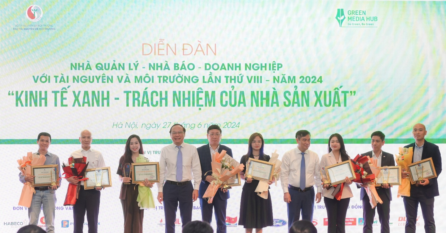 Bộ Tài nguyên và Môi trường biểu dương các đơn vị vì những đóng góp cho thành công của Diễn đàn