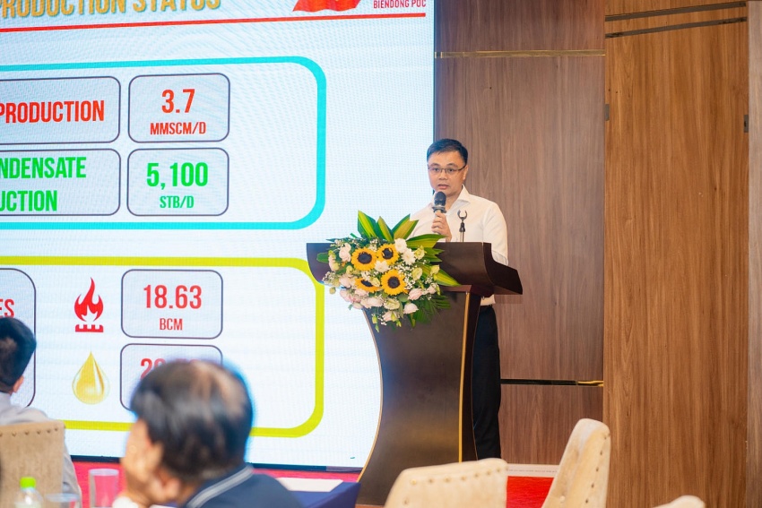 Ông Trần Vũ Tùng báo cáo tại Hội nghị Ông Trần Vũ Tùng báo cáo tại Hội nghị