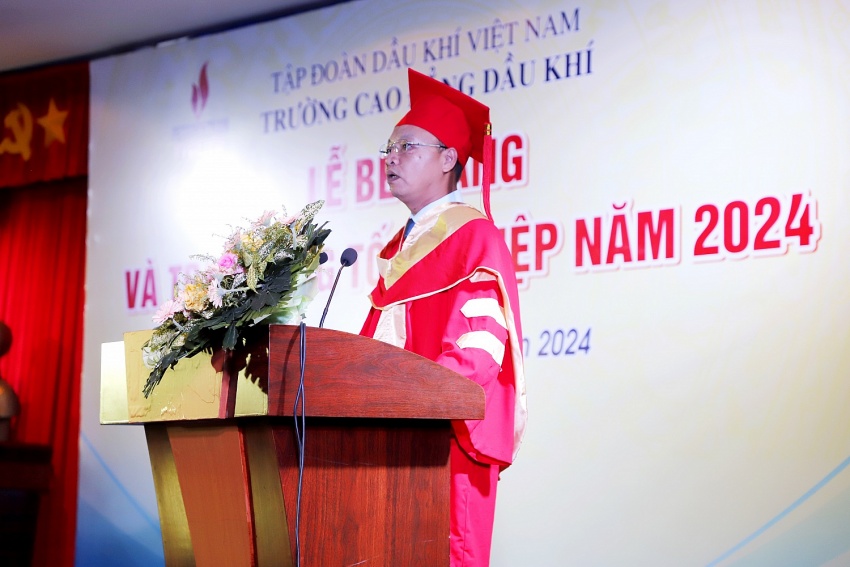 PVCollege bế giảng và trao bằng tốt nghiệp hệ Trung cấp khóa 2021-2023 ThS. Lương Quốc Kông, Phó Hiệu trưởng PV College phát biểu tại Lễ bế giảng.