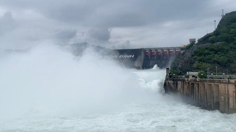 Mưa lớn, nhiều nhà máy thuỷ điện mở cửa xả lũ Mưa lớn, nhiều nhà máy thuỷ điện mở cửa xả lũ