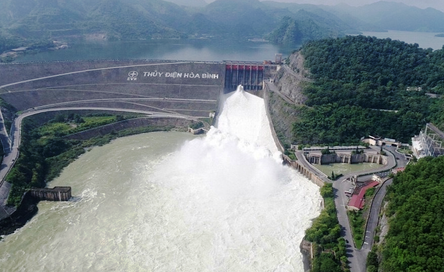Nhiều hồ thủy điện đồng loạt xả lũ Nhiều hồ thủy điện đồng loạt xả lũ