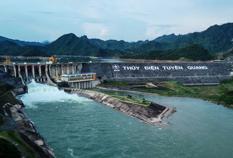 Hồ thủy điện Tuyên Quang mở 1 cửa xả đáy Hồ thủy điện Tuyên Quang mở 1 cửa xả đáy