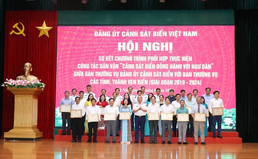 Sơ kết chương trình phối hợp thực hiện công tác dân vận “Cảnh sát biển đồng hành với ngư dân”
