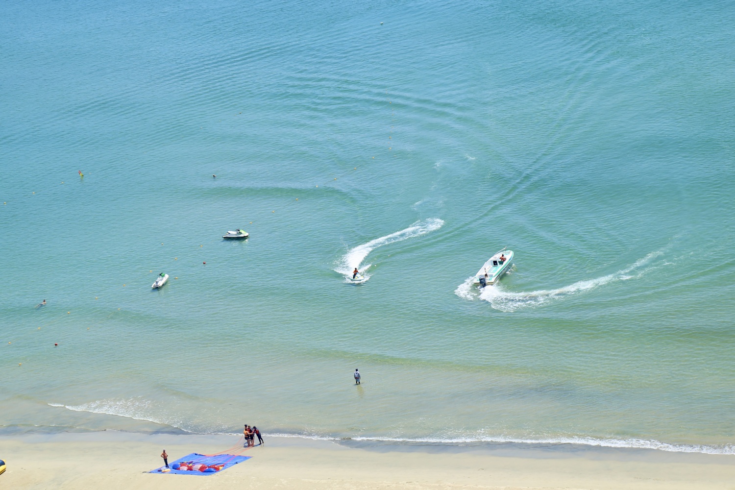 Độc đáo bay lượn giữa biển trời ở độ cao gần 100m Độc đáo dù lượn giữa biển trời ở độ cao gần 100m