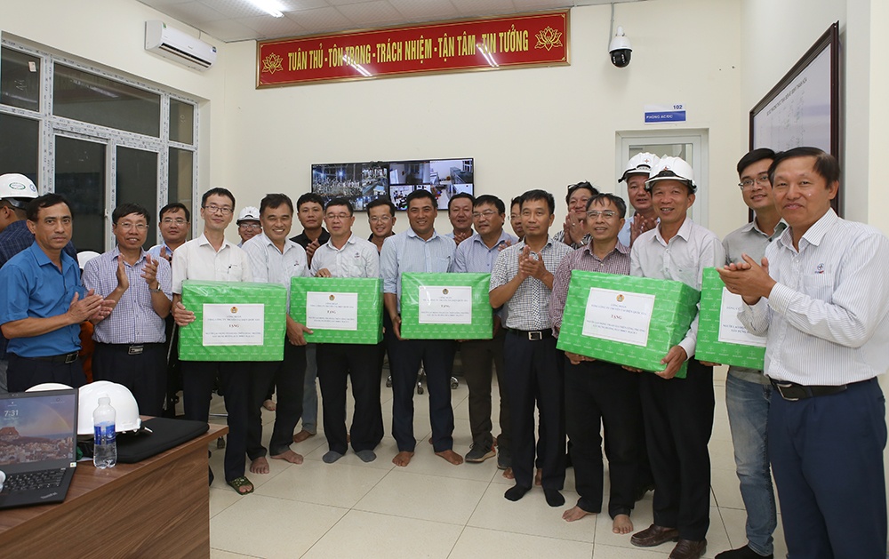 Đóng điện đường dây 500kV Quảng Trạch - Quỳnh Lưu: Thông tuyến toàn bộ đường dây 500kV mạch 3 Đóng điện đường dây 500kV Quảng Trạch - Quỳnh Lưu: Thông tuyến toàn bộ đường dây 500kV mạch 3