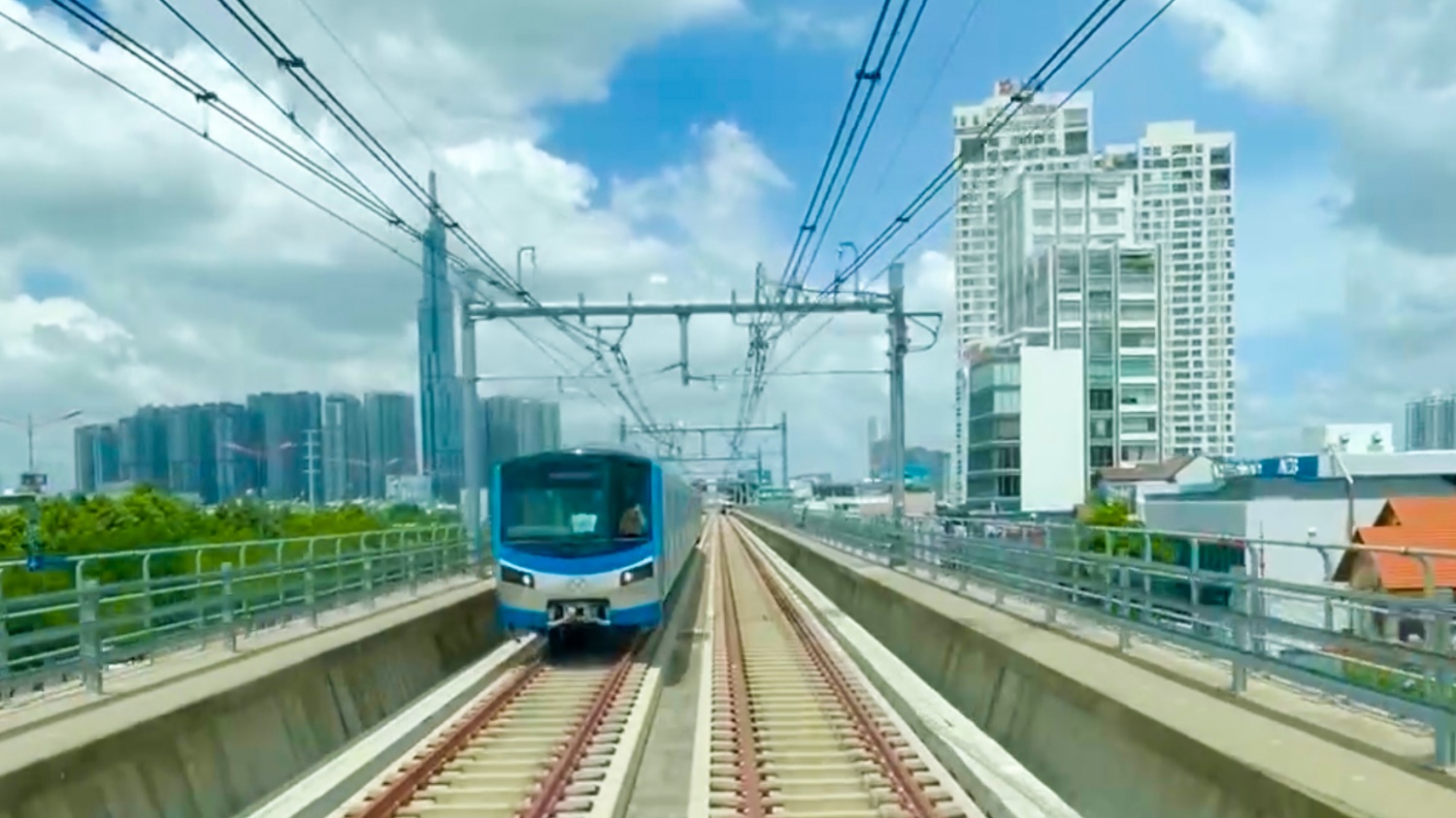 Lần đầu lái tàu người Việt Nam vận hành toàn tuyến Metro số 1