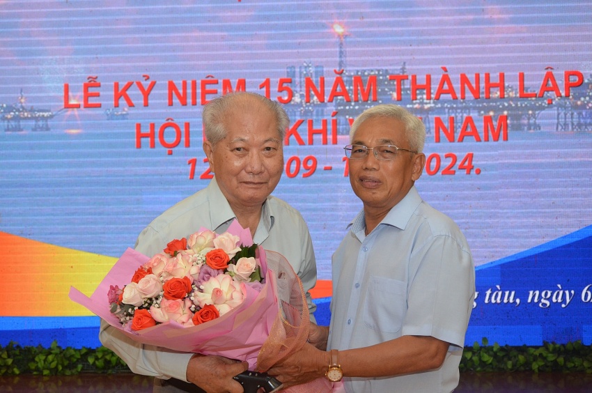 Hội Dầu khí Vũng Tàu tổ chức “Chào mừng kỷ niệm 15 năm thành lập Hội Dầu khí Việt Nam” Hội Dầu khí Vũng Tàu tổ chức “Chào mừng kỷ niệm 15 năm thành lập Hội Dầu khí Việt Nam”