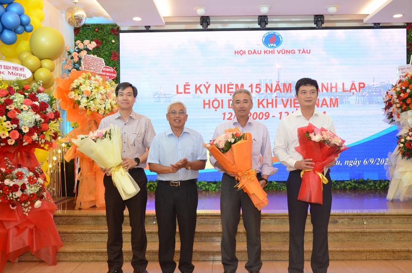 Hội Dầu khí Vũng Tàu tổ chức “Chào mừng kỷ niệm 15 năm thành lập Hội Dầu khí Việt Nam” Hội Dầu khí Vũng Tàu tổ chức “Chào mừng kỷ niệm 15 năm thành lập Hội Dầu khí Việt Nam”