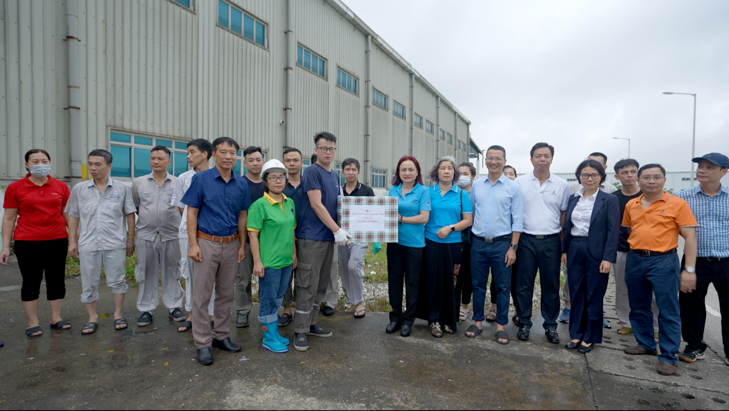 CĐ DKVN thăm hỏi, động viên NLĐ Dầu khí chịu ảnh hưởng của cơn bão số 3 tại Hải Phòng CĐ DKVN thăm hỏi, động viên NLĐ Dầu khí chịu ảnh hưởng của cơn bão số 3 tại Hải Phòng