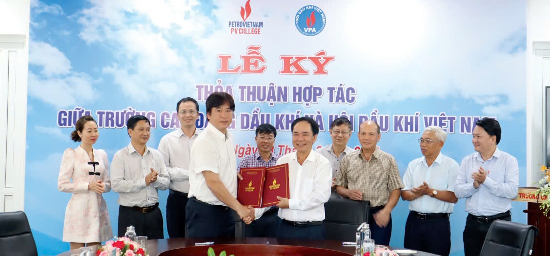 Hội DKVN ký thỏa thuận hợp tác với Trường Cao đẳng Dầu khí “Những người đi tìm lửa” ở thủ phủ Dầu khí