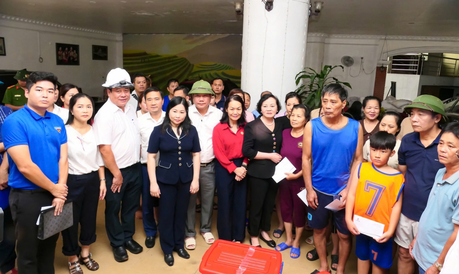 Petrovietnam thăm, động viên và trao hỗ trợ cho người dân chịu thiệt hại do thiên tai tại tỉnh Yên Bái Petrovietnam thăm, động viên và trao hỗ trợ cho người dân chịu thiệt hại do thiên tai tại tỉnh Yên Bái