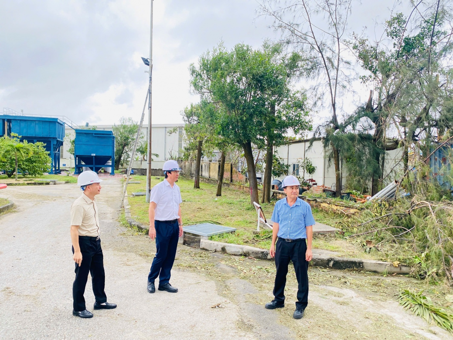 CĐ DKVN thăm hỏi, động viên NLĐ Dầu khí chịu ảnh hưởng của cơn bão số 3 tại Hải Phòng CĐ DKVN thăm hỏi, động viên NLĐ Dầu khí chịu ảnh hưởng của cơn bão số 3 tại Hải Phòng