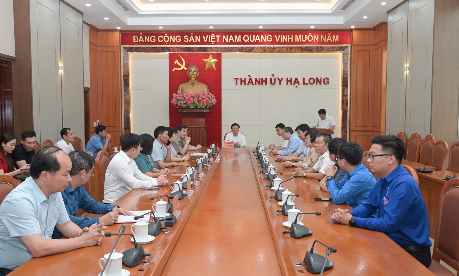 Petrovietnam thăm, động viên chính quyền, nhân dân bị ảnh hưởng do bão số 3 tại Quảng Ninh Petrovietnam thăm, động viên chính quyền, nhân dân bị ảnh hưởng do bão số 3 tại Quảng Ninh