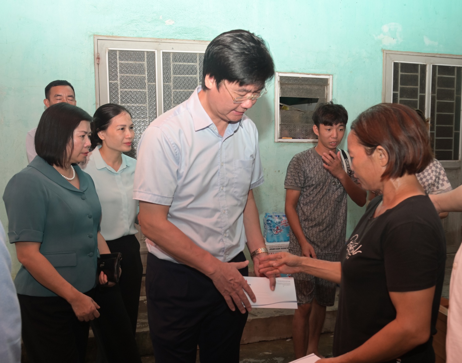 Petrovietnam thăm, động viên chính quyền, nhân dân bị ảnh hưởng do bão số 3 tại Quảng Ninh Petrovietnam thăm, động viên chính quyền, nhân dân bị ảnh hưởng do bão số 3 tại Quảng Ninh