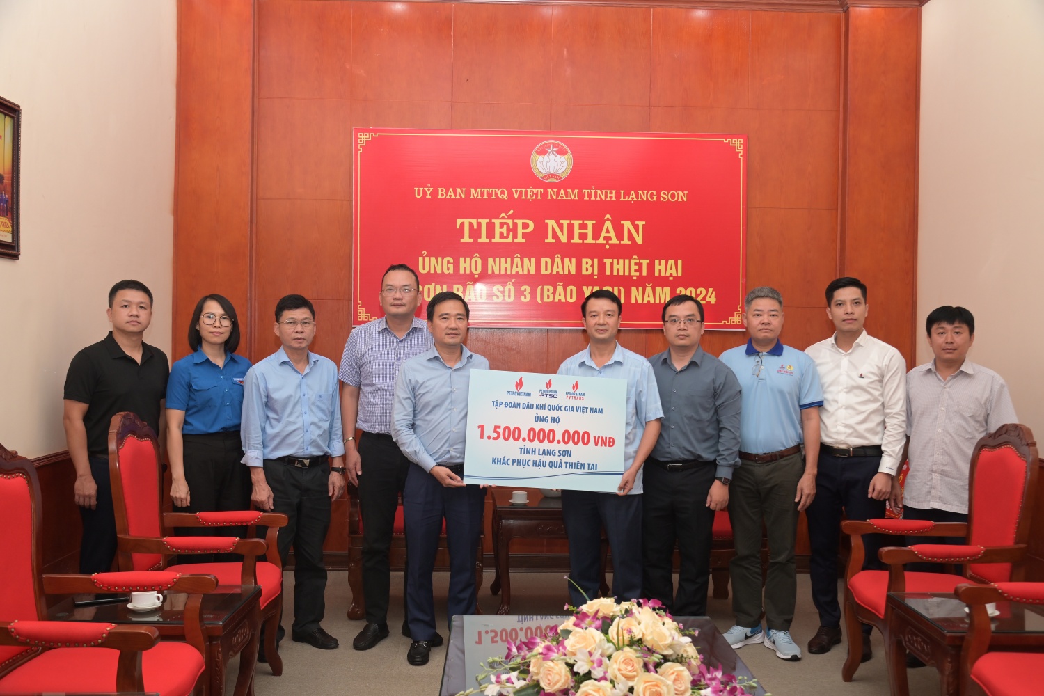 Petrovietnam ủng hộ 1,5 tỷ đồng hỗ trợ tỉnh Lạng Sơn khắc phục hậu quả bão lũ Petrovietnam ủng hộ 1,5 tỷ đồng hỗ trợ tỉnh Lạng Sơn khắc phục hậu quả bão lũ