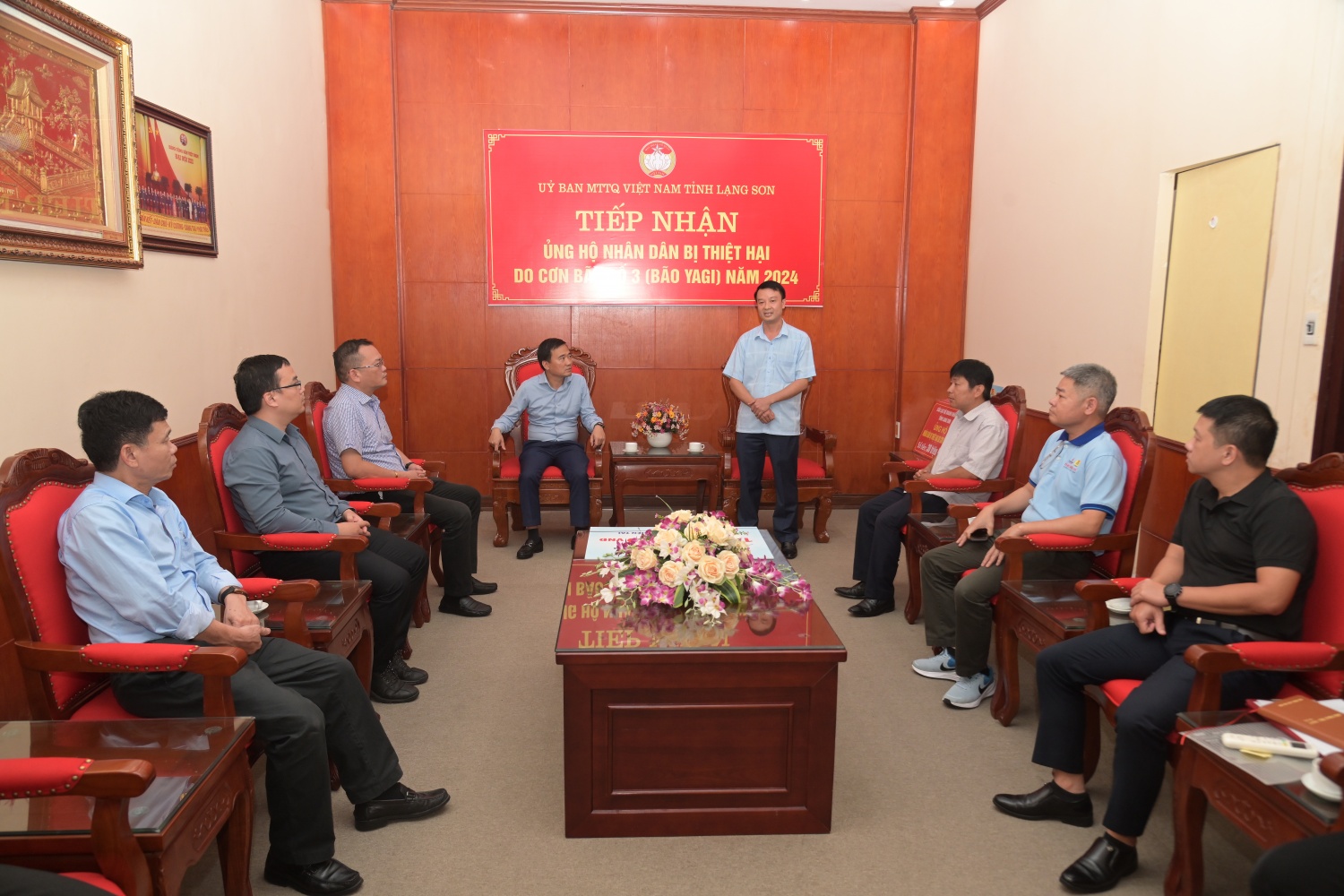 Đoàn công tác trao đổi, báo cáo về tình hình, công tác khắc phục những thiệt hại do bão số 3 tại UBMTTQ tỉnh Lạng Sơn Đoàn công tác trao đổi, báo cáo về tình hình, công tác khắc phục những thiệt hại do bão số 3 tại UBMTTQ tỉnh Lạng Sơn