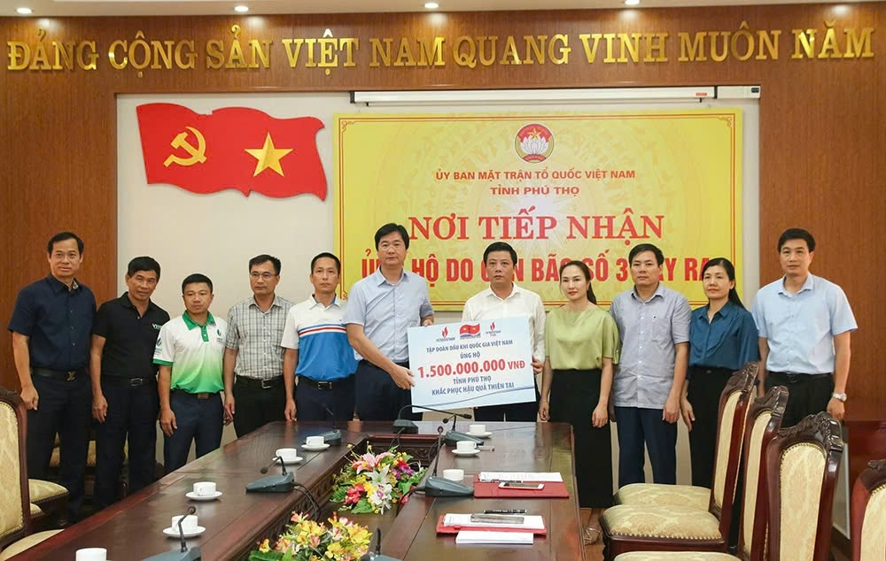 Petrovietnam hỗ trợ tỉnh Vĩnh Phúc và Phú Thọ khắc phục hậu quả do bão số 3 gây ra Petrovietnam hỗ trợ tỉnh Vĩnh Phúc và Phú Thọ khắc phục hậu quả do bão số 3 gây ra